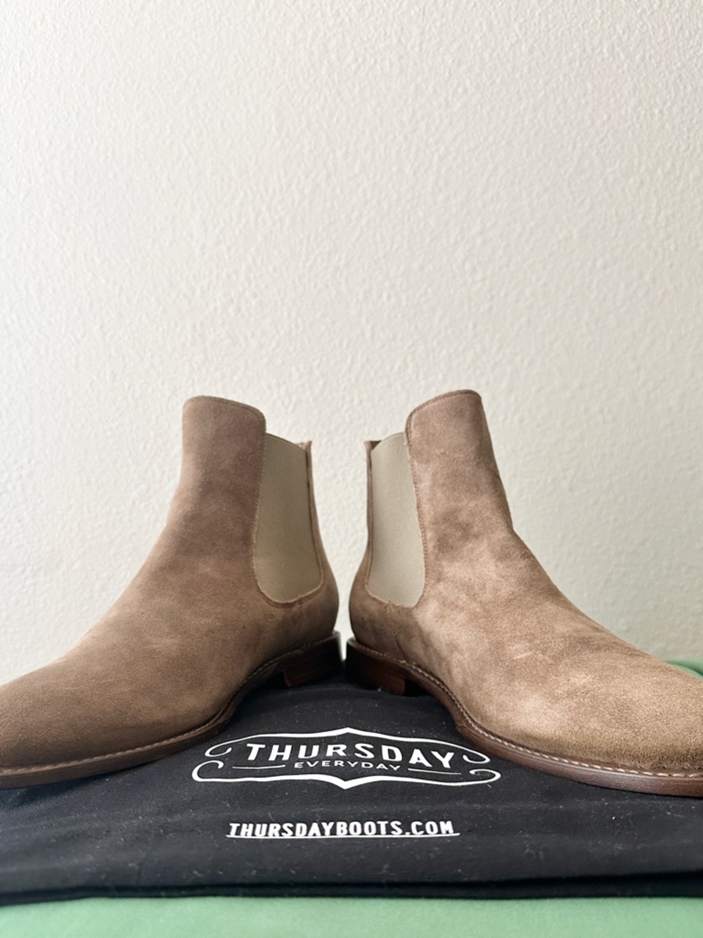 **BRAND NEW** Thursday Boot Co. Cavalier Chelsea Boots - Picture 2 of 6